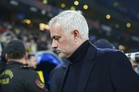 Jose_Mourinho_genc_yldz_adayna_ovguler_yagdrd___On_1739482236