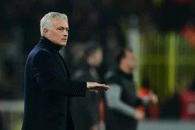 Mourinho_dan_Galatasaray_a_kart_gondermesi_ve_derb_1739737283
