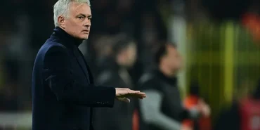 Mourinho_dan_Galatasaray_a_kart_gondermesi_ve_derb_1739737283